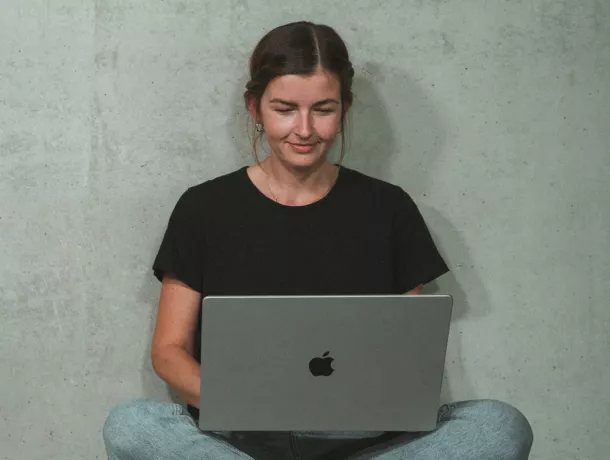sweet & salty Marketing Managerin Juliane Fietkau bei der Arbeit